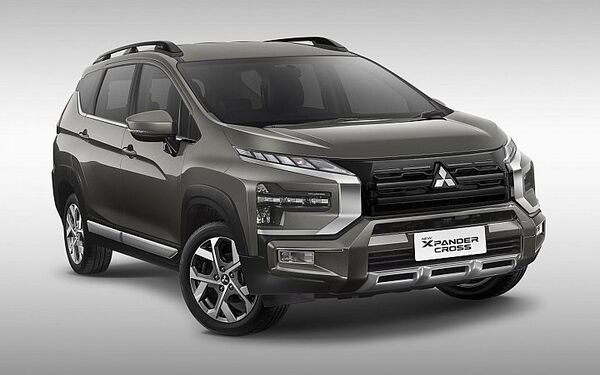 Khuyến mãi Innova Cross và Xpander Cross tháng 7