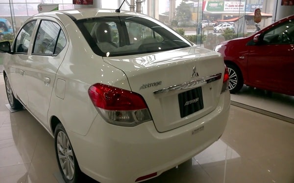 mitsubishi-attrage-sedan-1.2-mt-eco-khoang-h-nh-l-1-min-kvsm4BSZMx.jpg