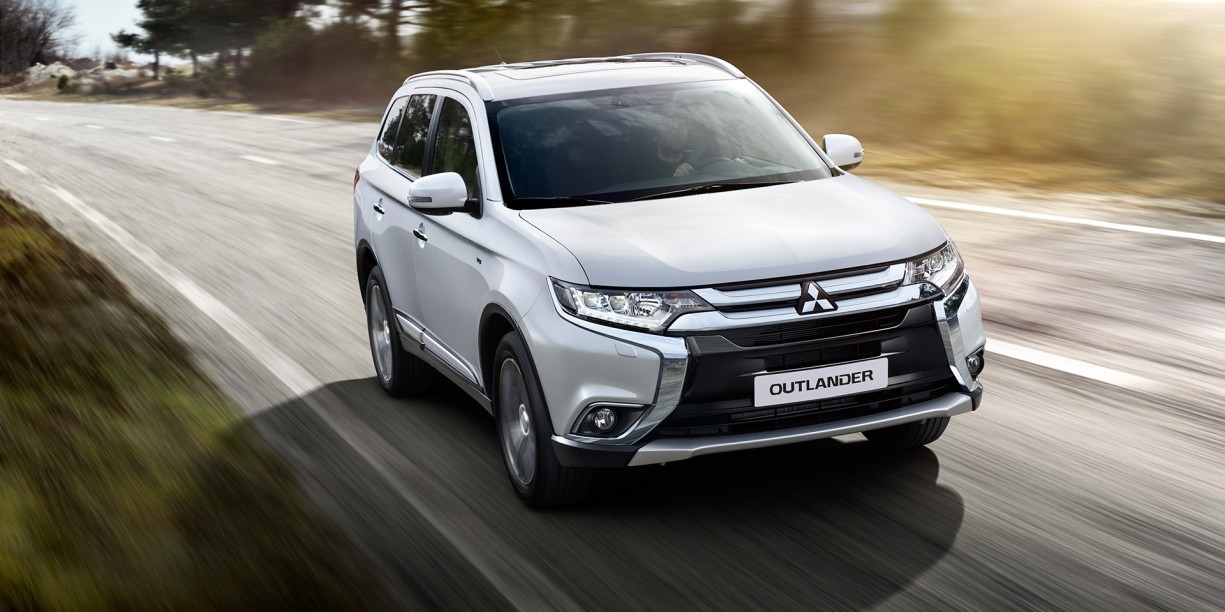 New Mitsubishi Outlander 2015 review  Auto Express