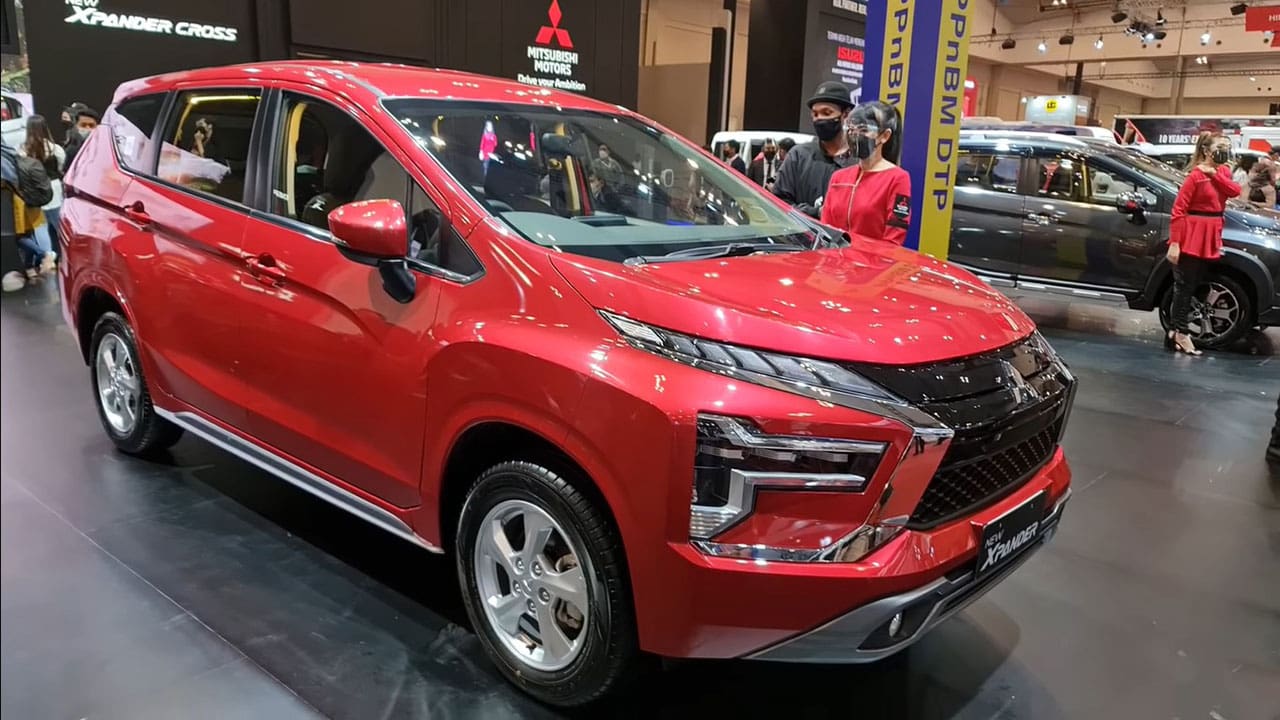 Hàng nóng Mitsubishi Xpander màu đỏ bất ngờ xuất hiện tại Việt Nam