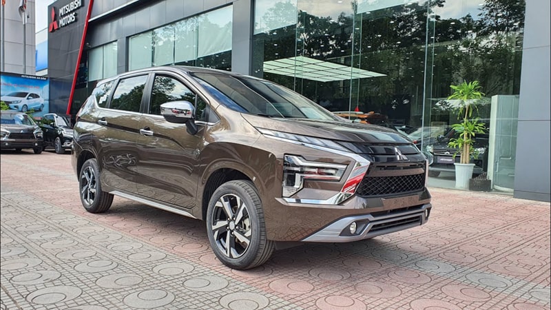 Khám phá mẫu xe Mitsubishi Xpander màu nâu đẹp từ mọi góc nhìn